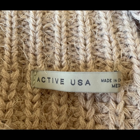 Cropped fuzzy mid-tone pink sweater, size M - Picture 2 of 2